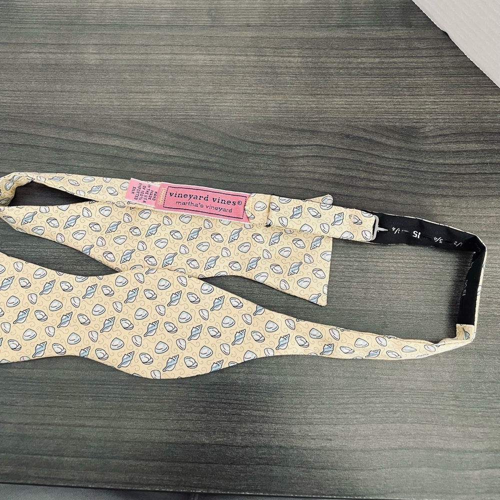 Vineyard Vines Seashell Patterned Bow Tie - image 7
